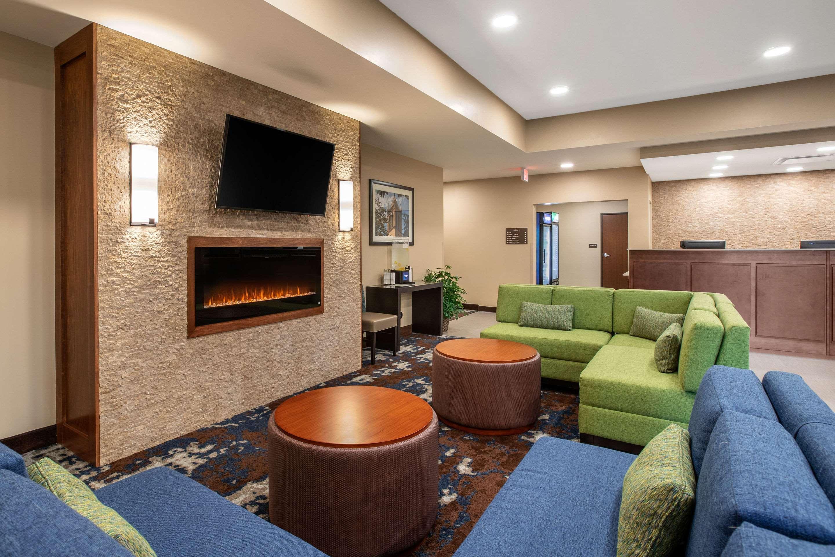 Comfort Inn & Suites Ames Near Isu Campus Экстерьер фото