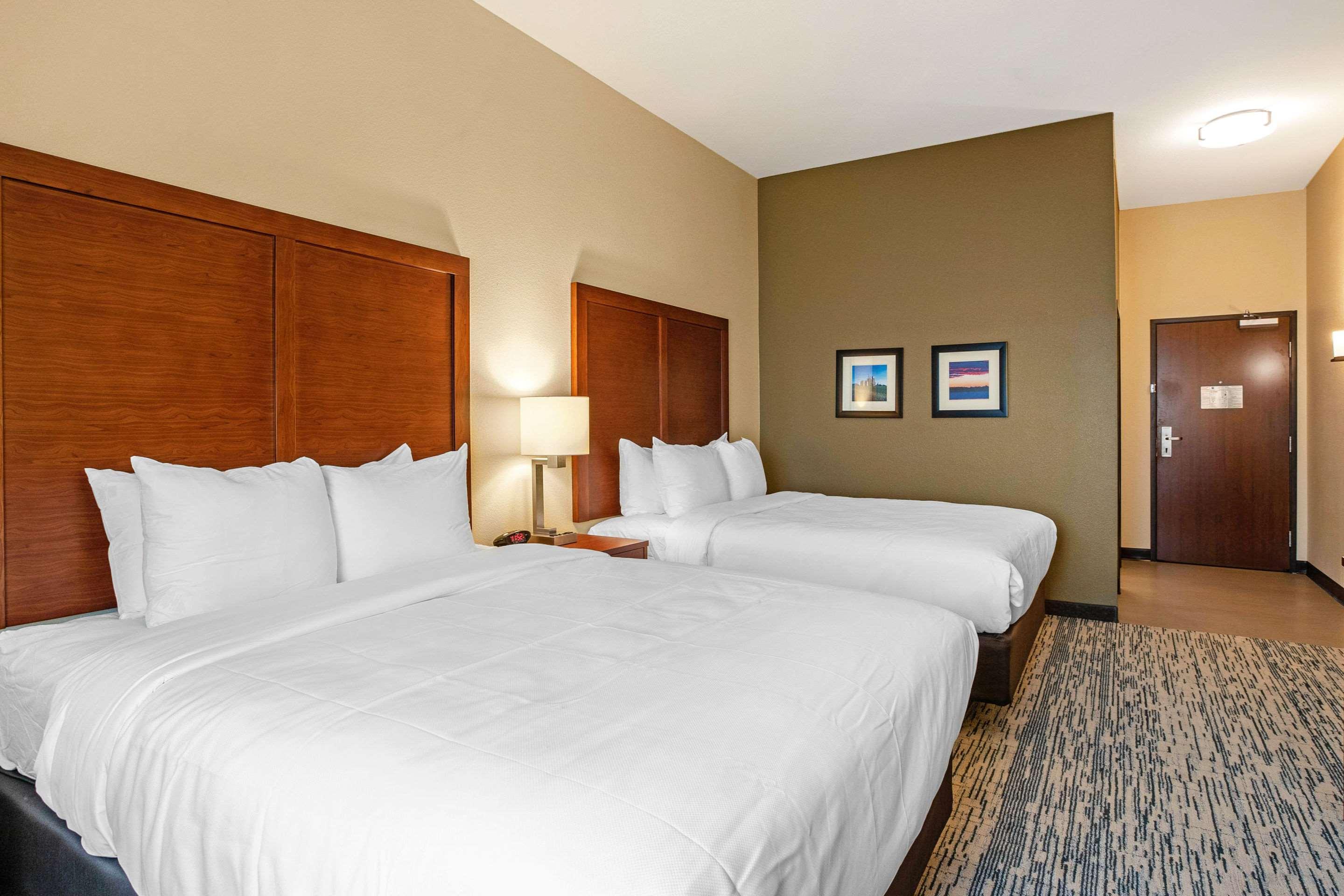 Comfort Inn & Suites Ames Near Isu Campus Экстерьер фото