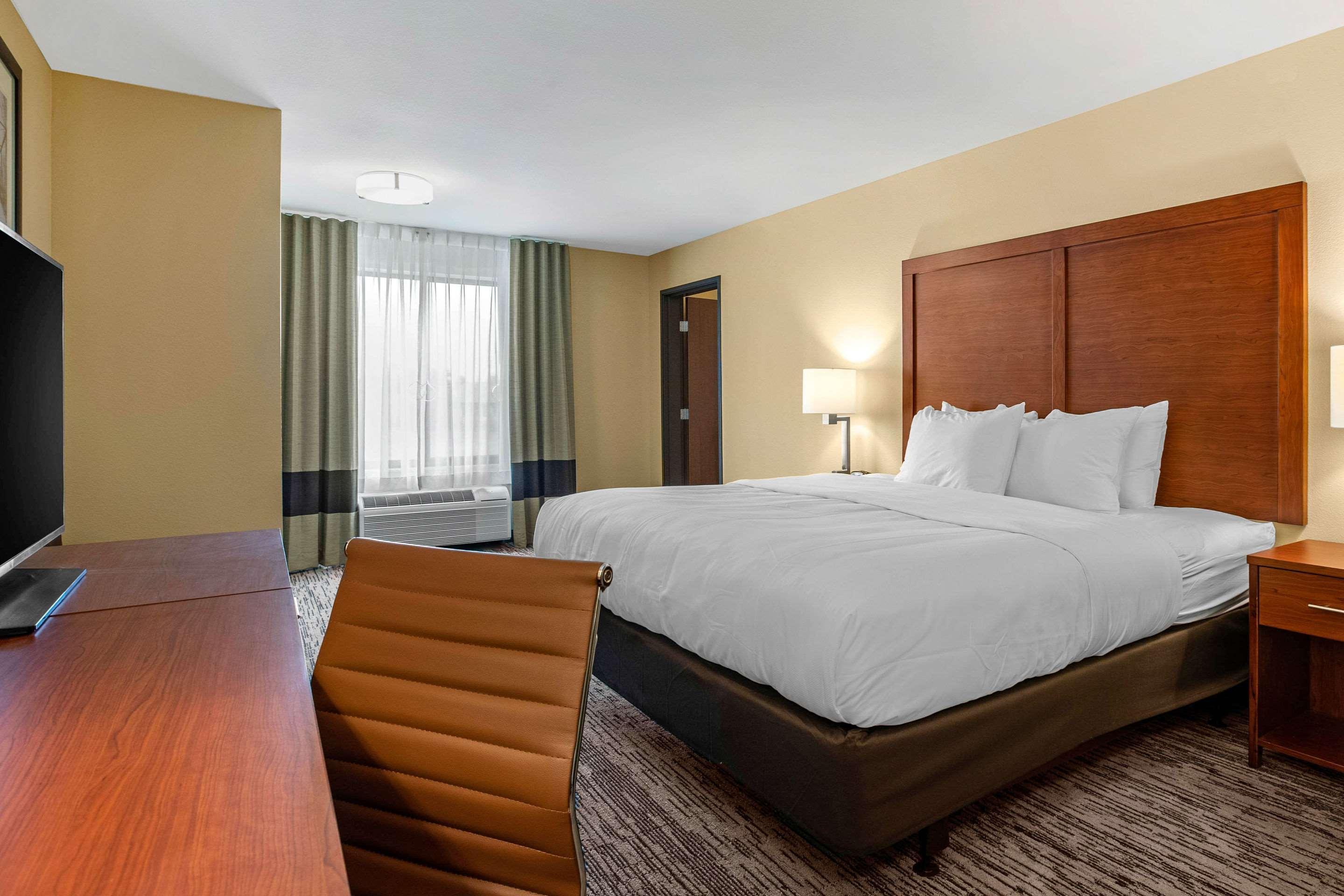 Comfort Inn & Suites Ames Near Isu Campus Экстерьер фото