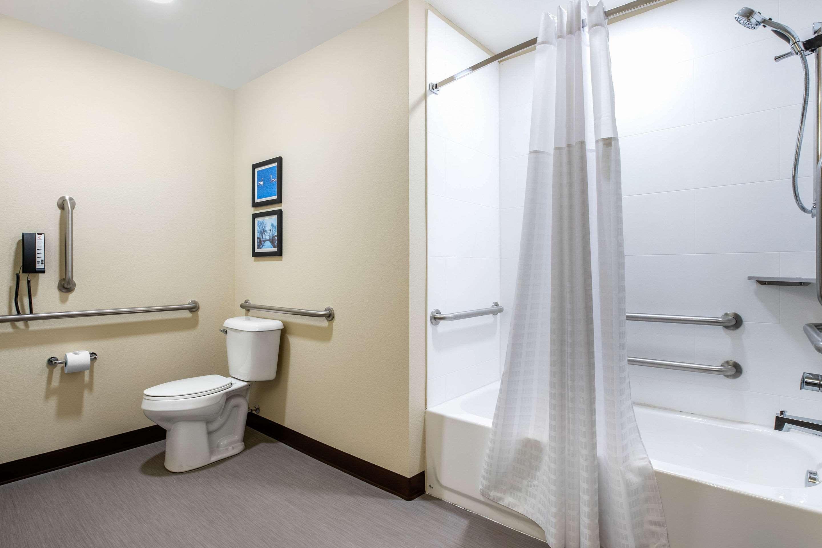Comfort Inn & Suites Ames Near Isu Campus Экстерьер фото